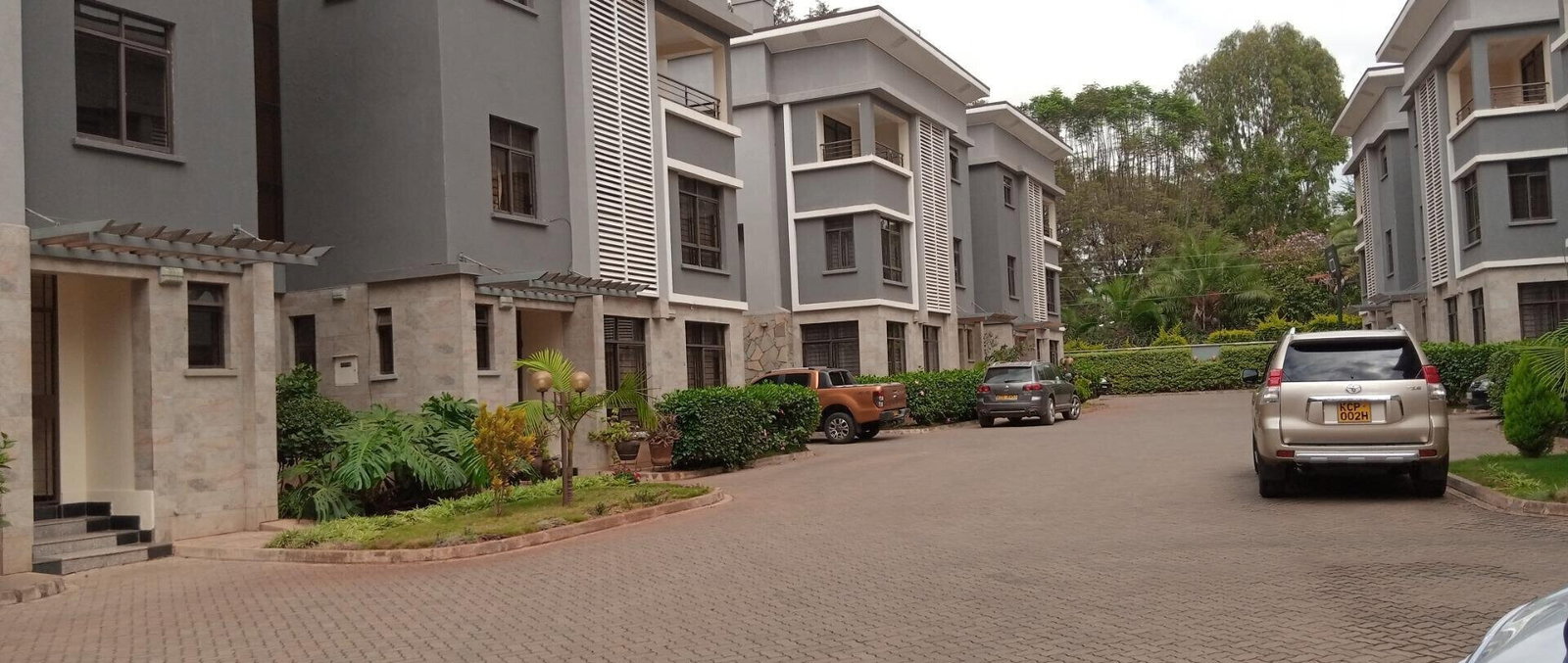 5-Ensuite Townhouse with Rooftop Terrace & Solar Panels - Lavington