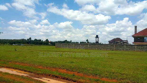1/4 Plot Racecourse in Good Location