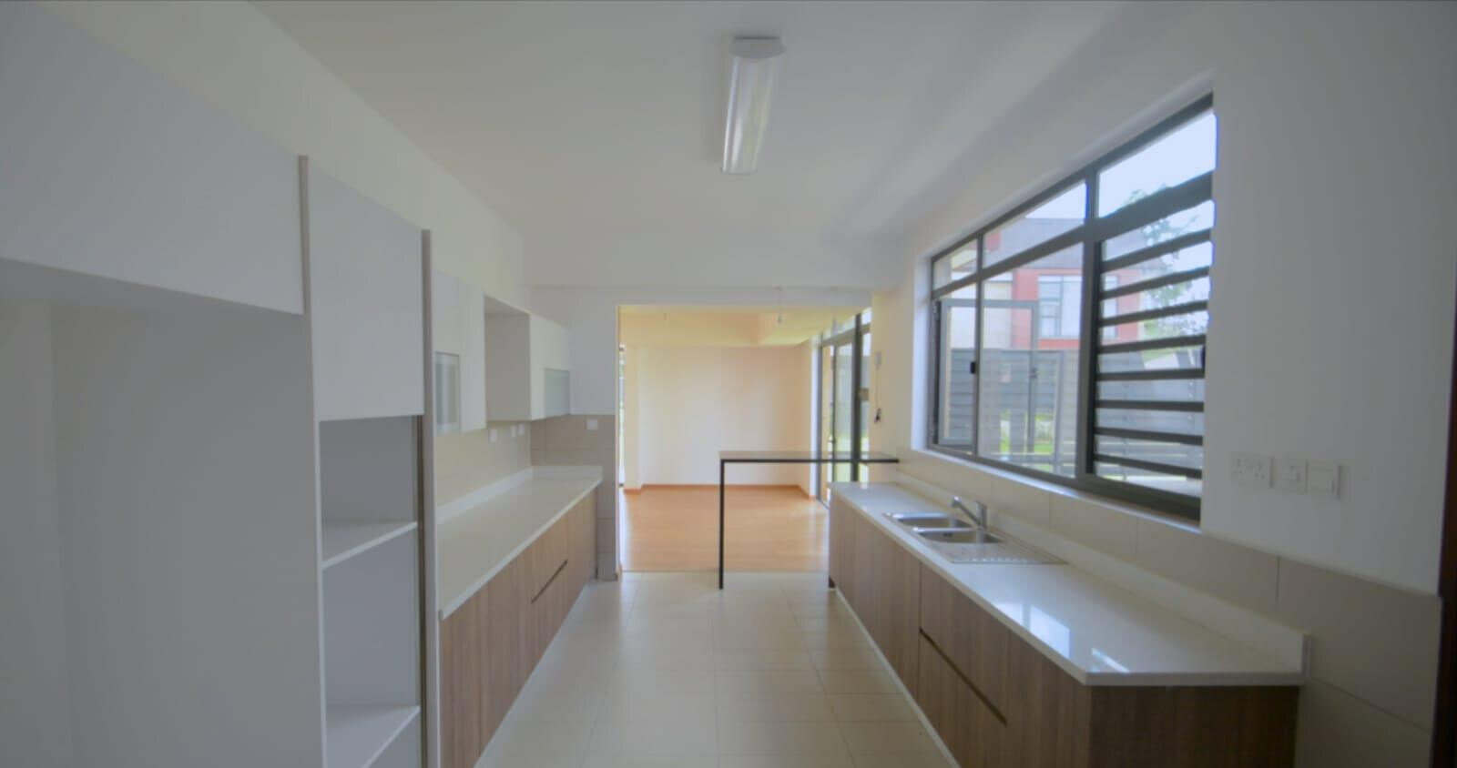 4BR All-Ensuite Townhouse with Fireplace & DSQ - Ridgeways