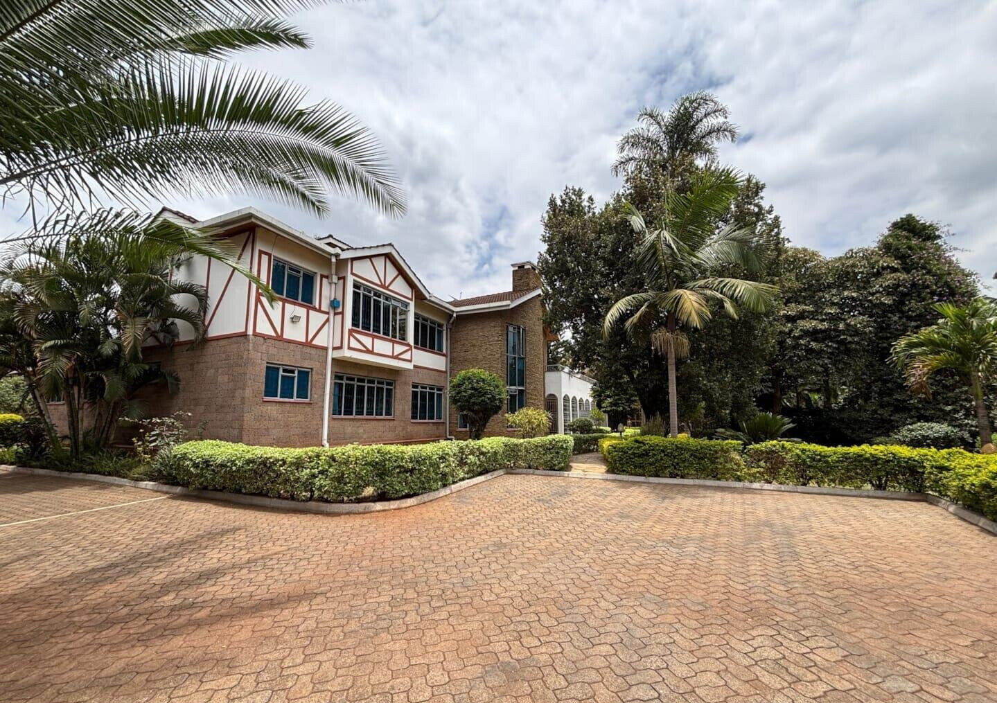 Half Acre 5BR Haven at KSh 500K