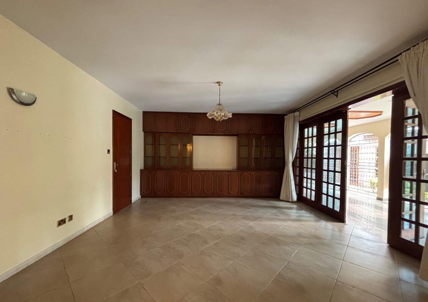 Half Acre 5BR Haven at KSh 500K