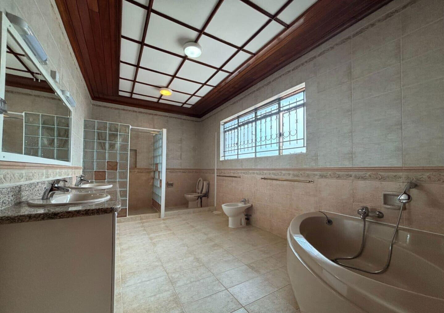 Half Acre 5BR Haven at KSh 500K