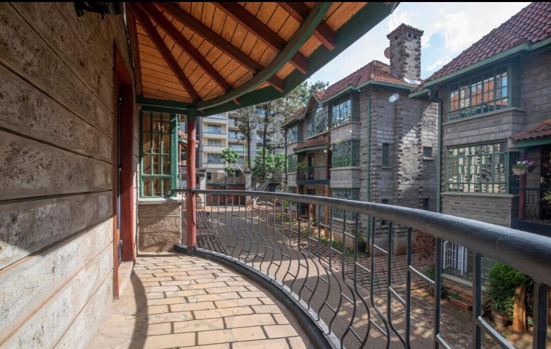 5BR All-Ensuite Townhouse with DSQ & Walk-in Closets - Kileleshwa
