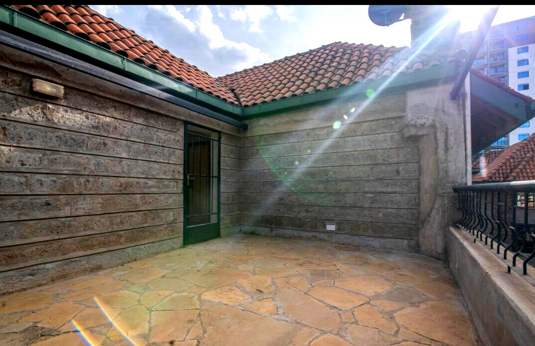 5BR All-Ensuite Townhouse with DSQ & Walk-in Closets - Kileleshwa