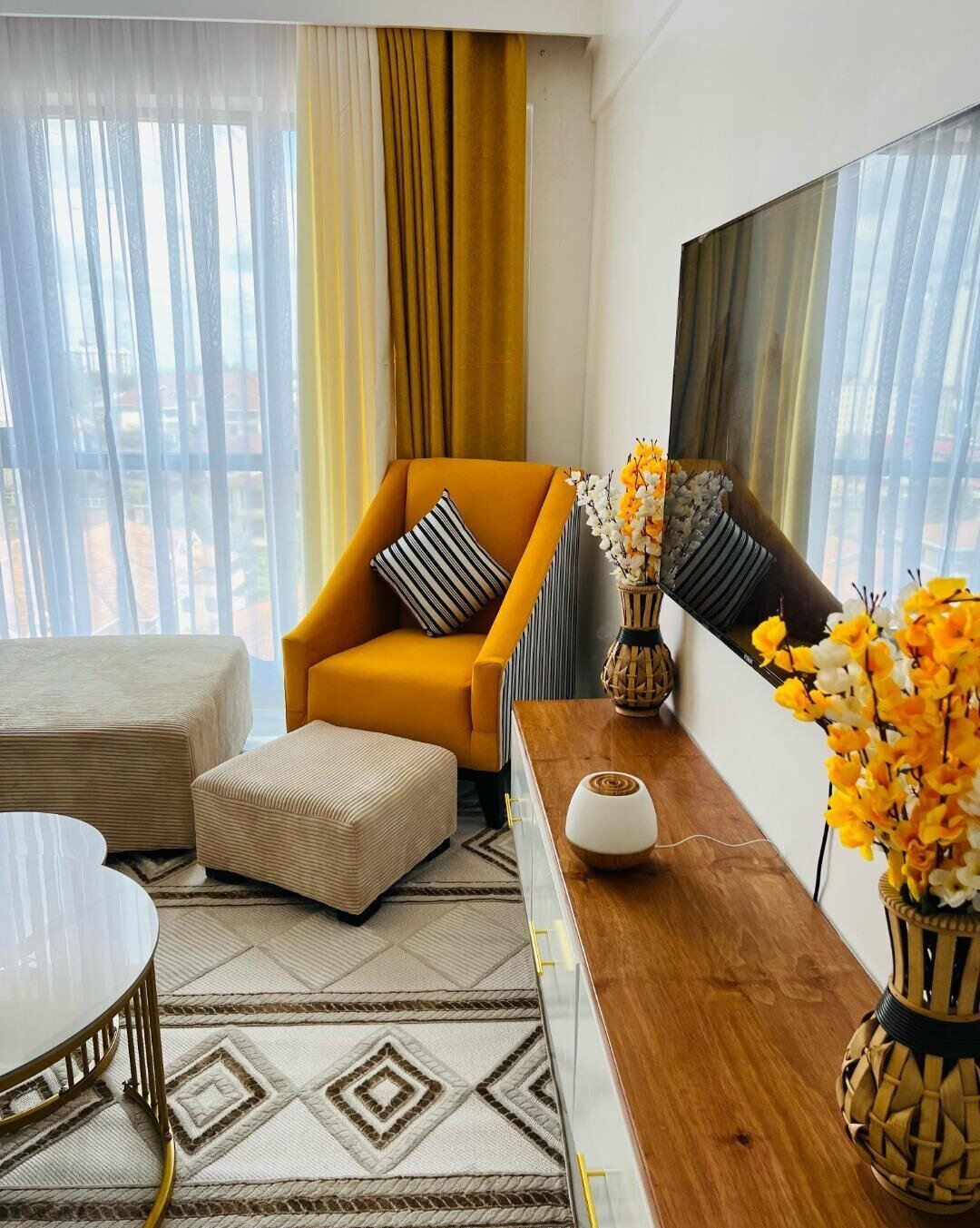 1BR with Gym, Pool & Backup Power - Kilimani
