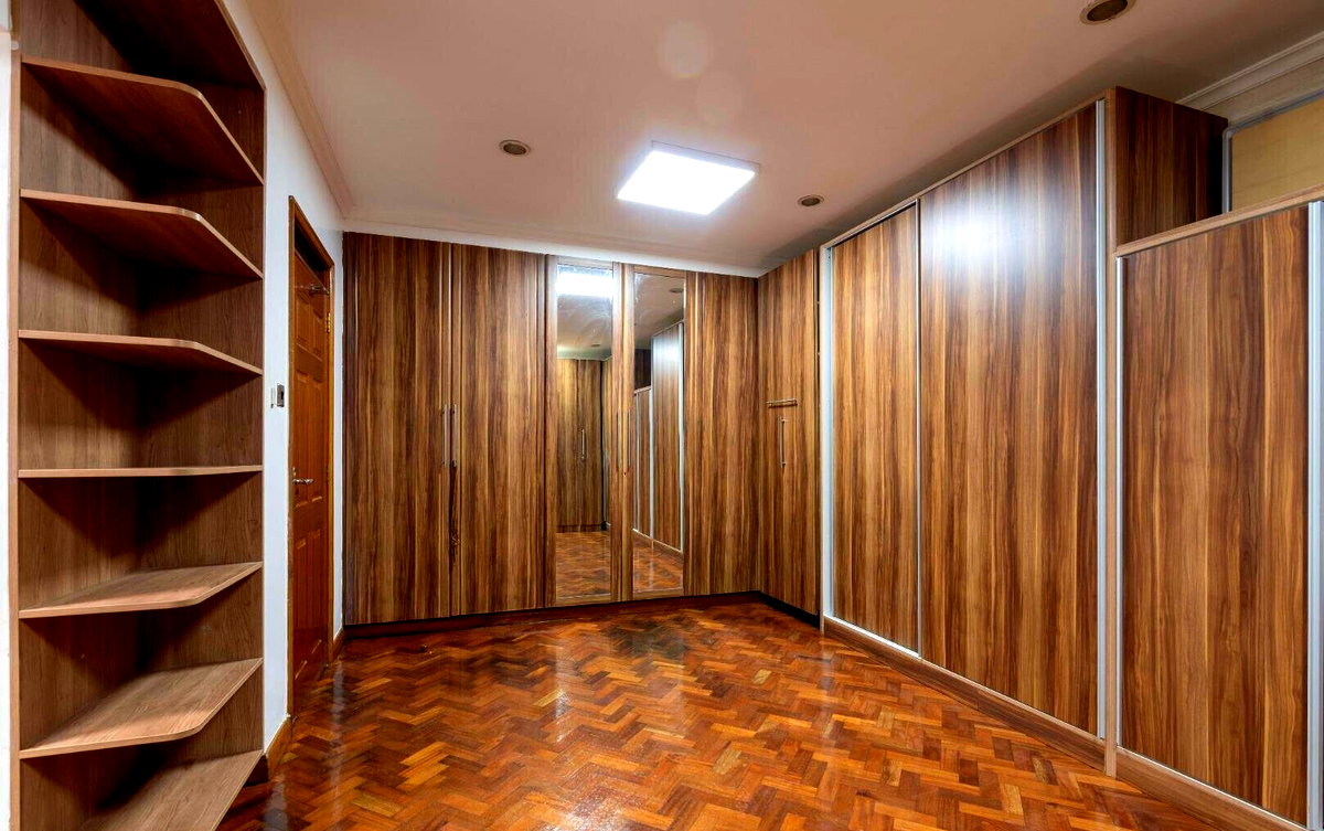 5BR All-Ensuite Villa with Pool & Borehole – Riverside Nairobi