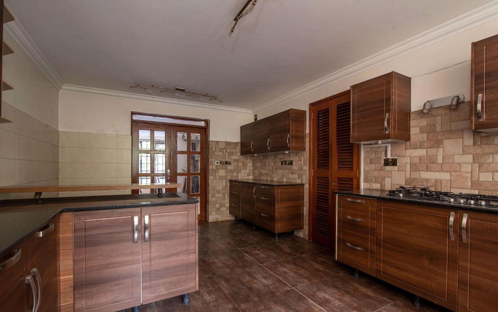 5BR All-Ensuite Villa with Pool & Borehole – Riverside Nairobi