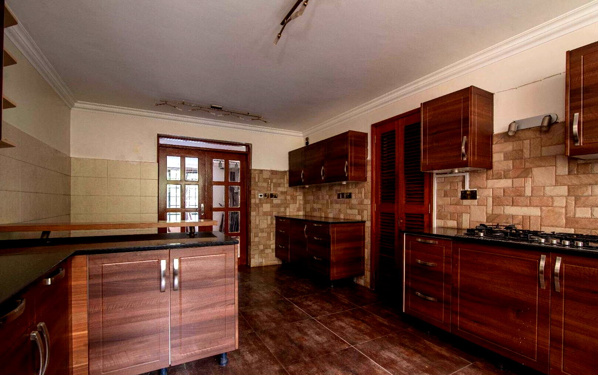 5BR All-Ensuite Villa with Pool & Borehole – Riverside Nairobi