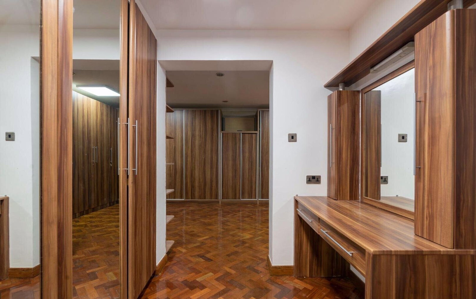 5BR All-Ensuite Villa with Pool & Borehole – Riverside Nairobi