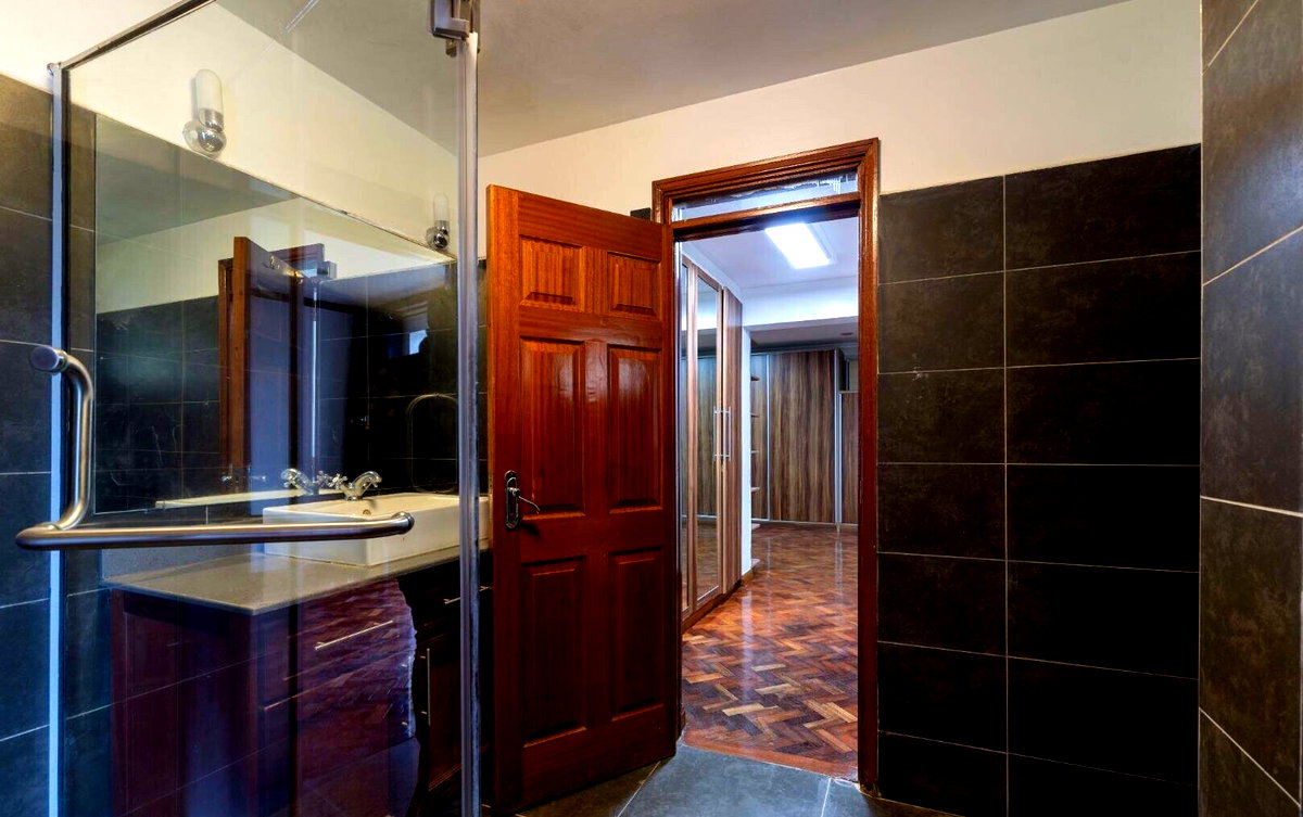 5BR All-Ensuite Villa with Pool & Borehole – Riverside Nairobi