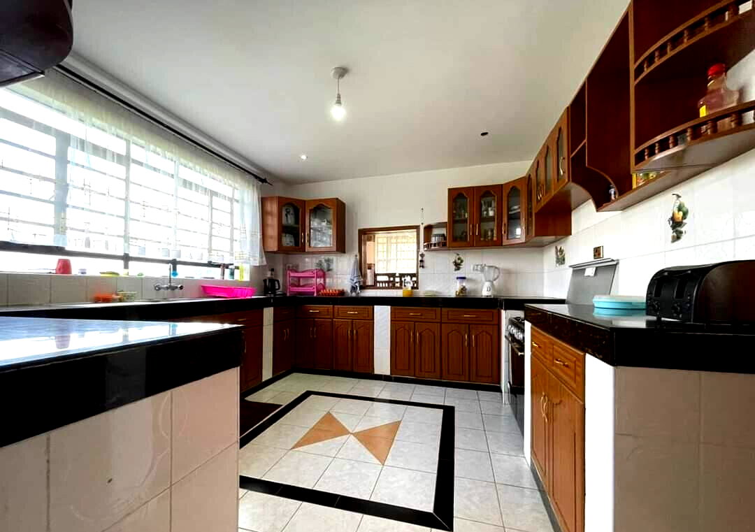 Half-Acre Family Townhouse with Borehole & DSQ – Karen