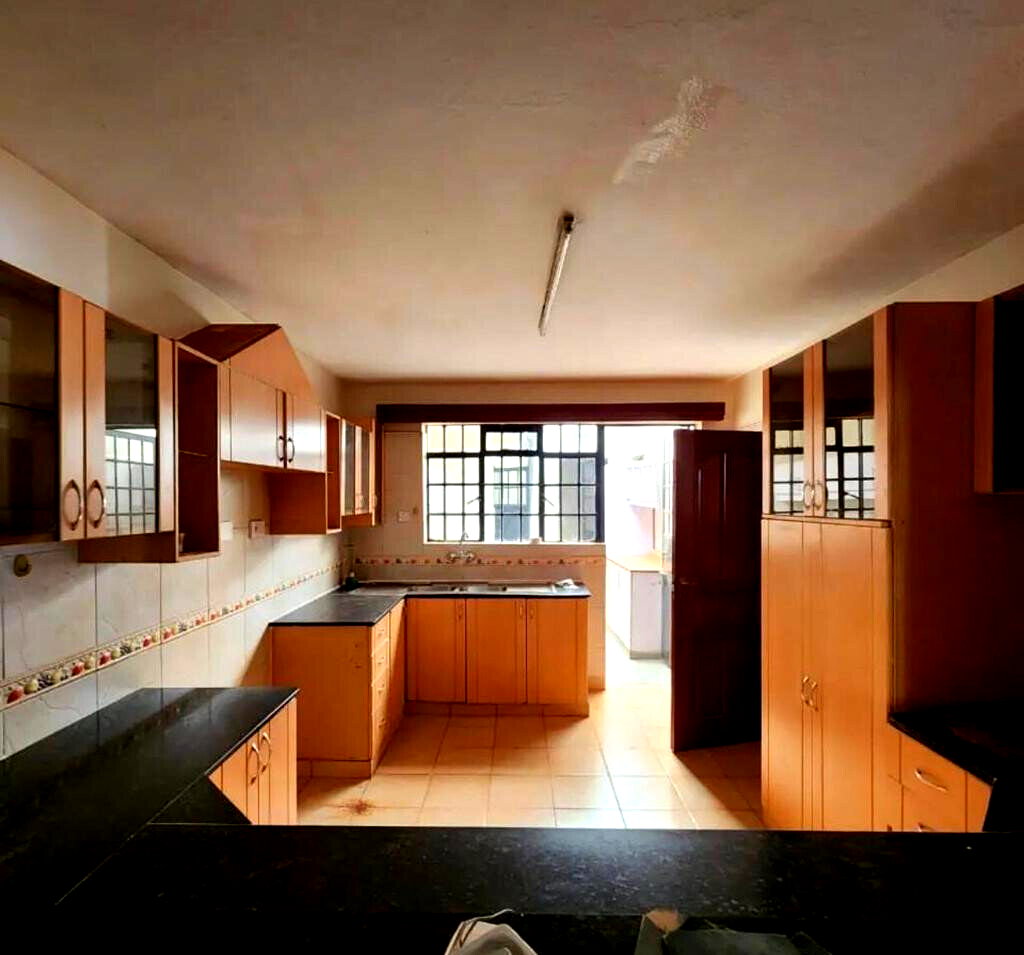 Pet-Friendly 5-Bed Townhouse with DSQ in Lavington Gated Community