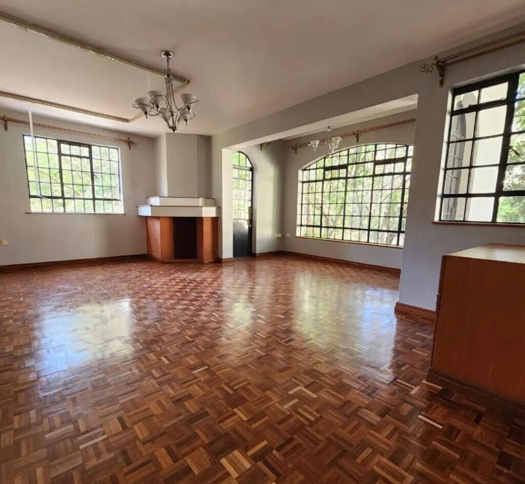 Pet-Friendly 5-Bed Townhouse with DSQ in Lavington Gated Community