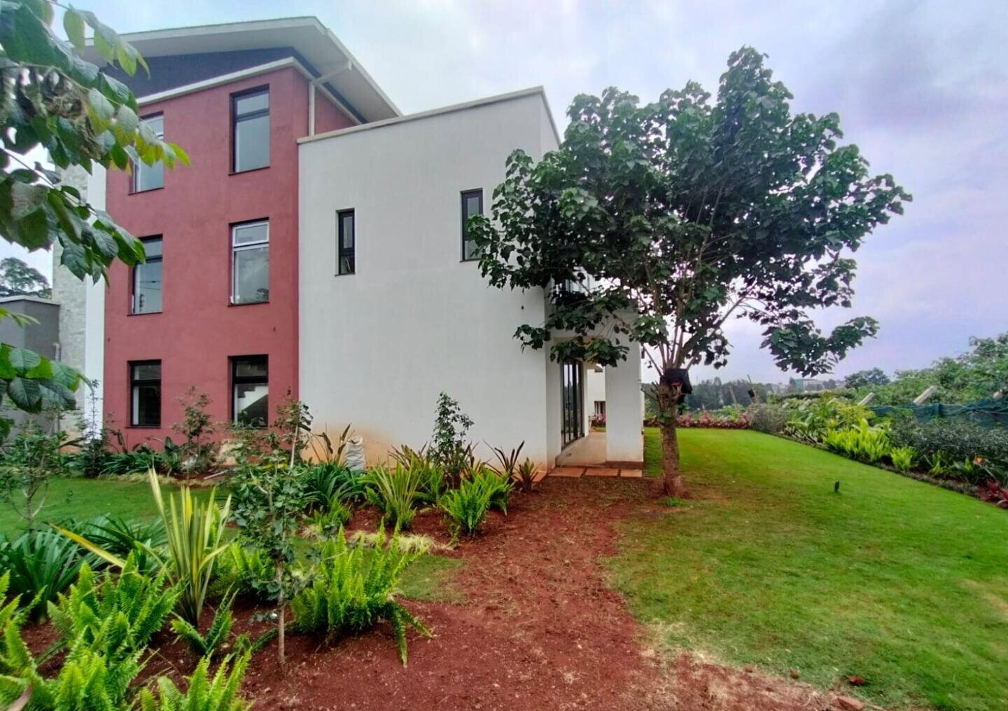 5 En-Suite Villa with Private Lift & DSQ - Kitisuru
