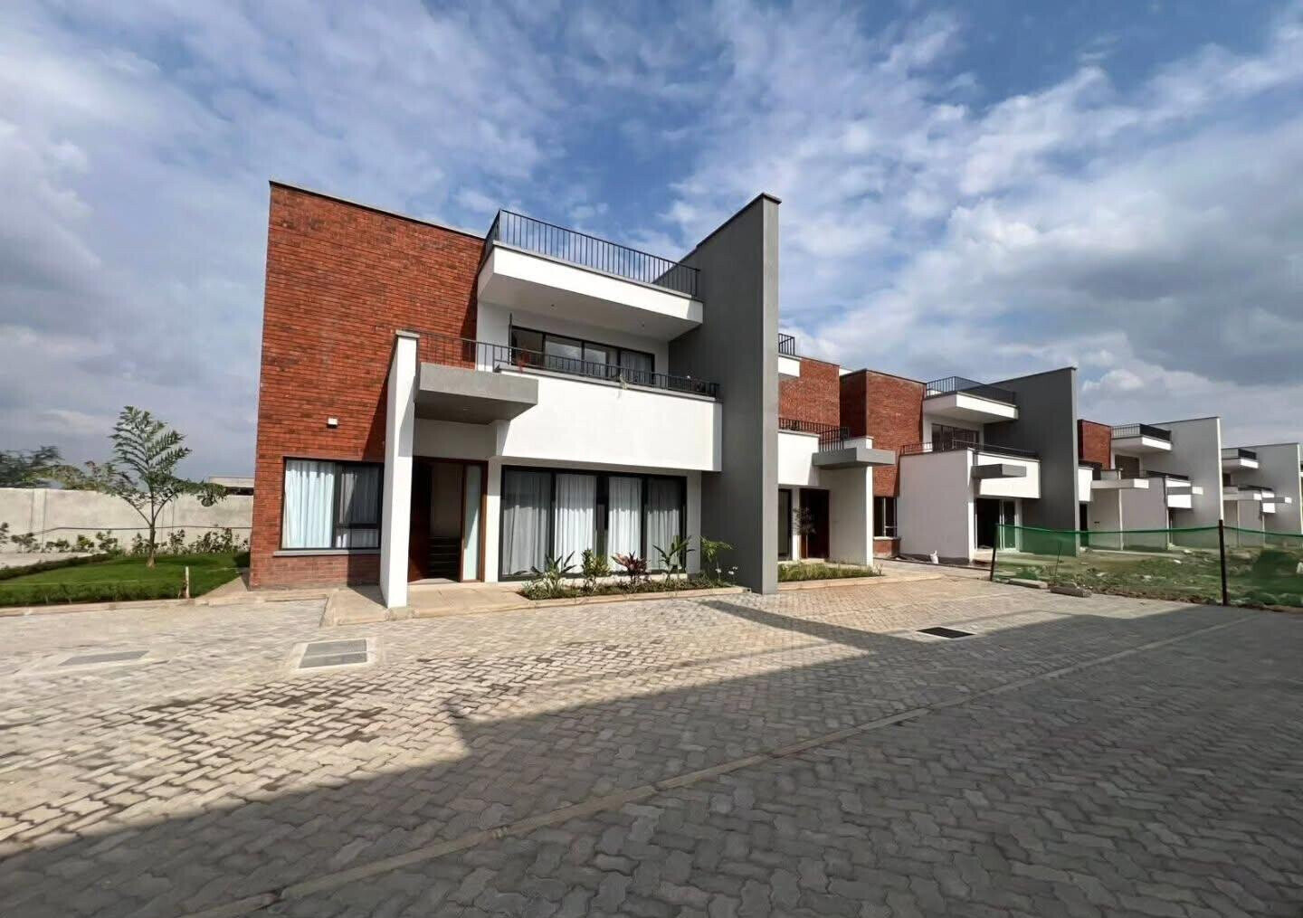 4BR Duplex with Rooftop Terrace & Pool Access – Langata