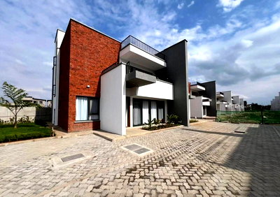 4BR Duplex with Rooftop Terrace & Pool Access – Langata