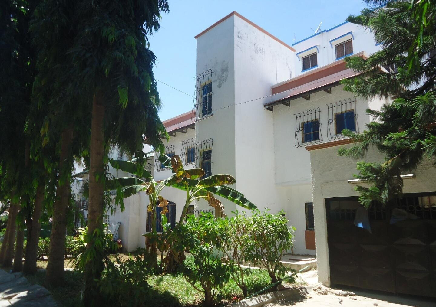 2-Acre Garden Oasis for Rent