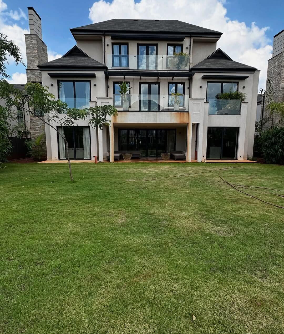 5BR All-Ensuite Townhouse with Solar Heating - Runda
