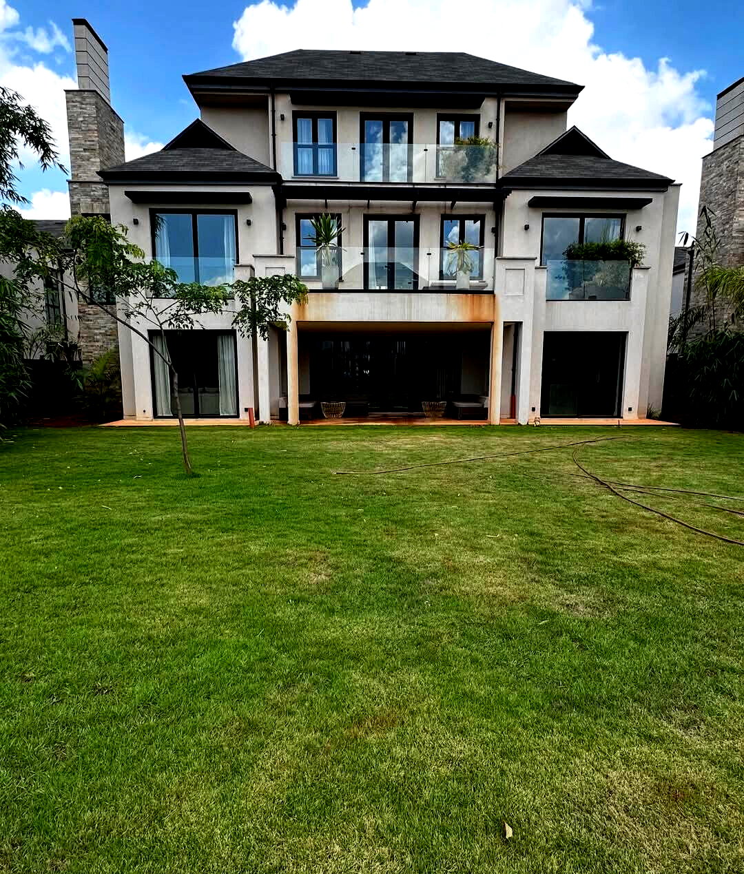 5BR All-Ensuite Townhouse with Solar Heating - Runda