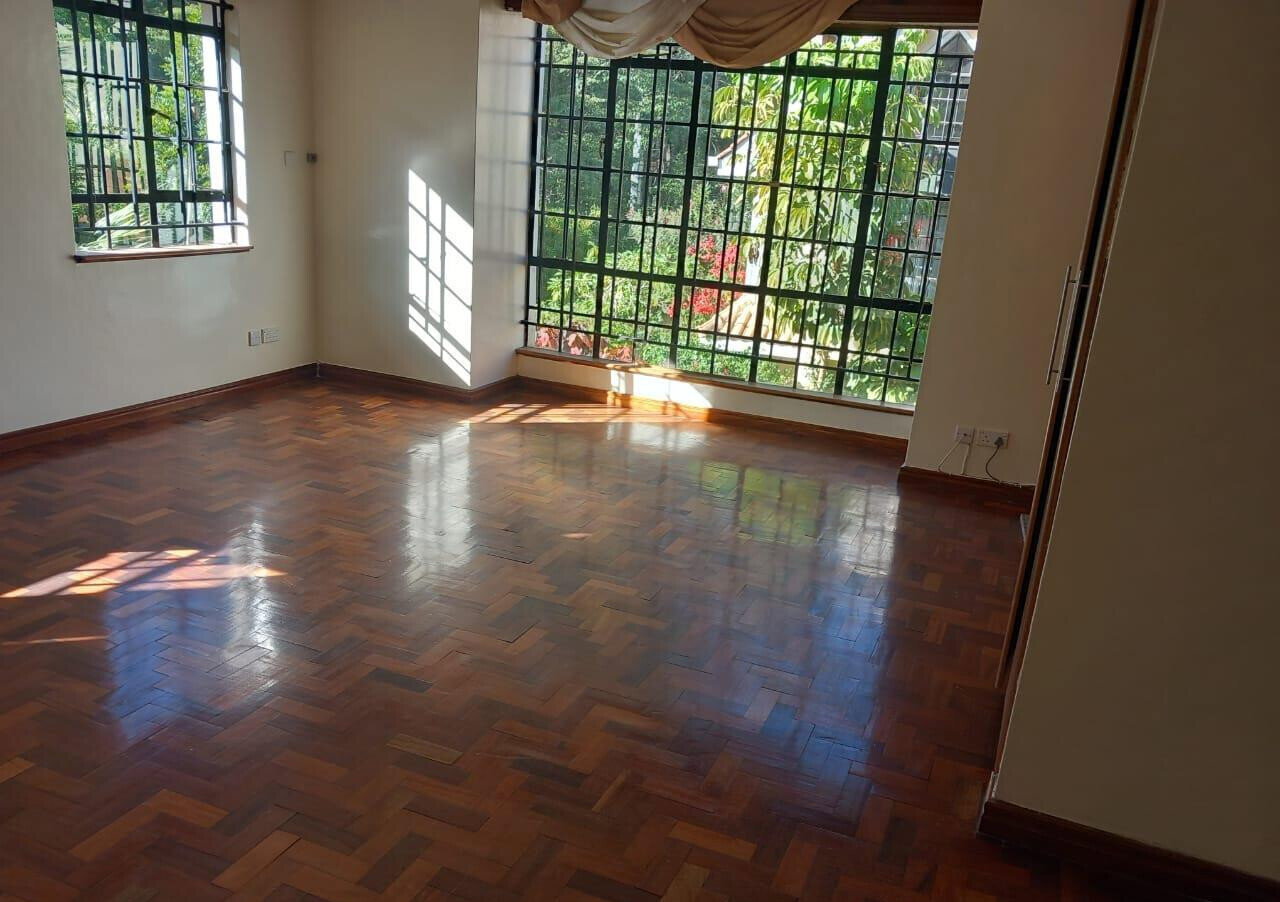 5-Bed Townhouse with Sunken Lounge & Fireplace - Westlands