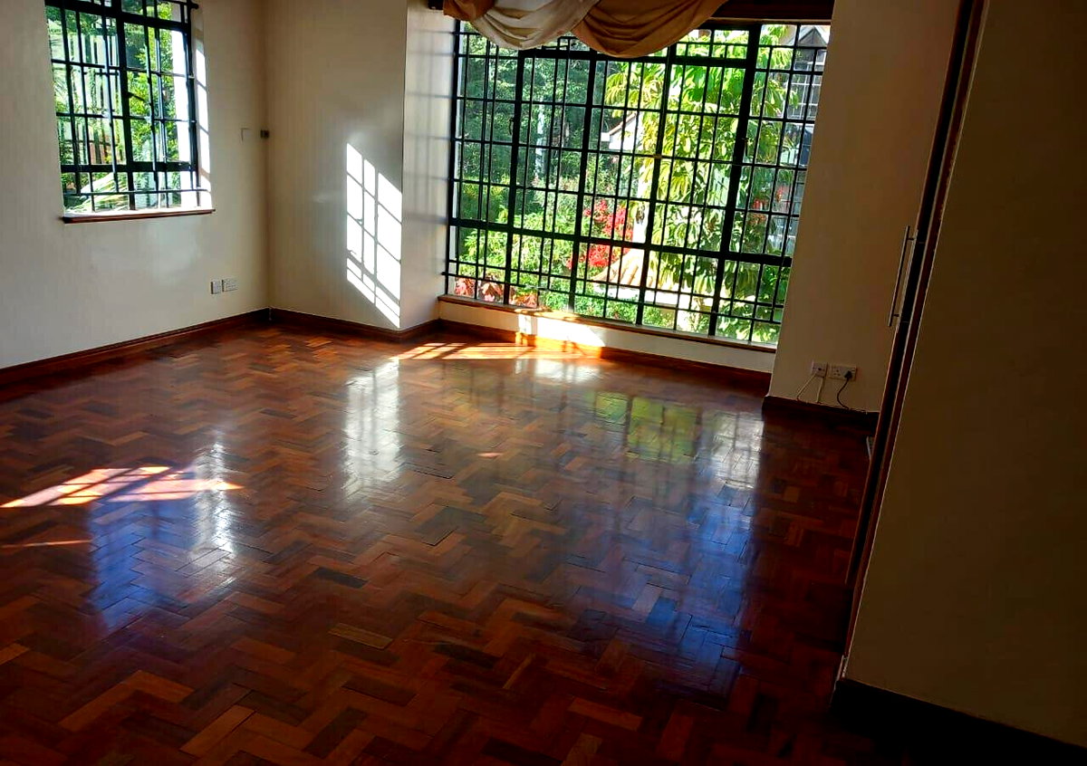 5-Bed Townhouse with Sunken Lounge & Fireplace - Westlands