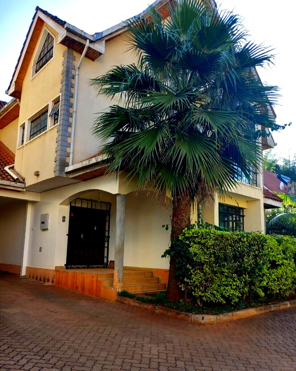 5-Bed Townhouse with Sunken Lounge & Fireplace - Westlands