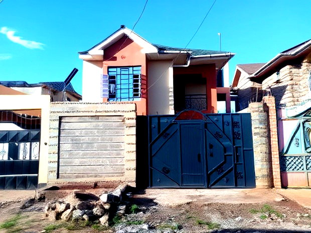 4bdrm Maisonette in Murram Estate, Kenyatta Road / Theta for sale