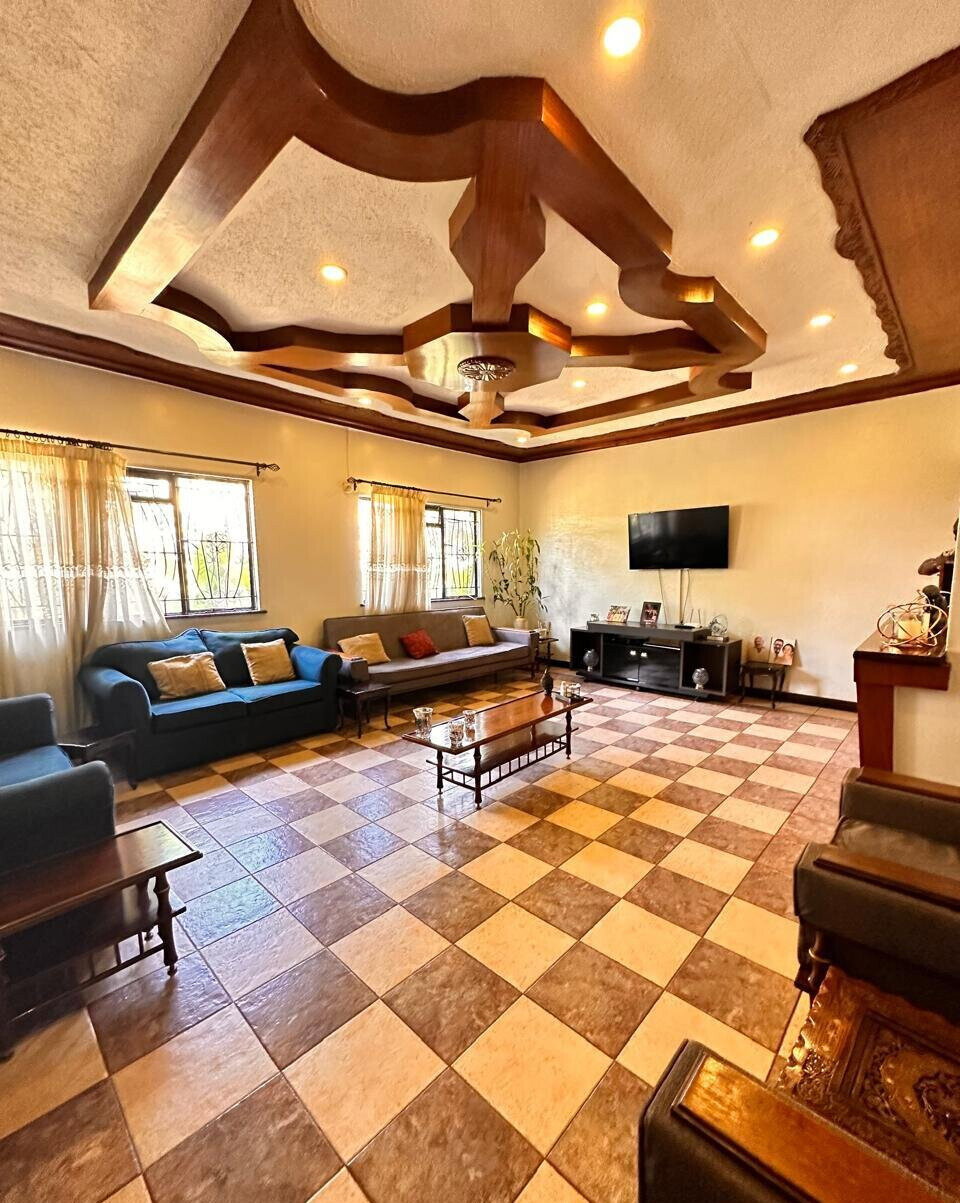 7-Bed Bungalow with Guest Wing & Redevelopment Potential - Thika