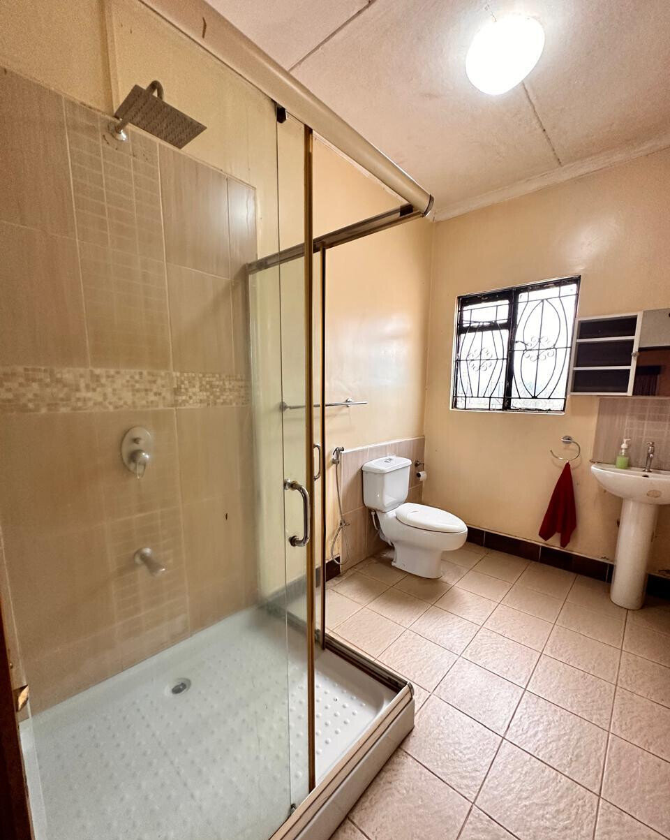 7-Bed Bungalow with Guest Wing & Redevelopment Potential - Thika