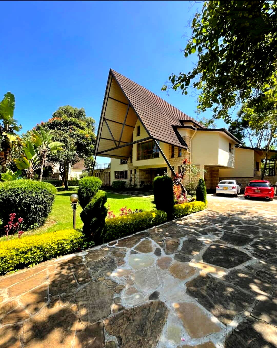 5-Ensuite Villa with Man-Made Dam & Clubhouse Pool – Karen