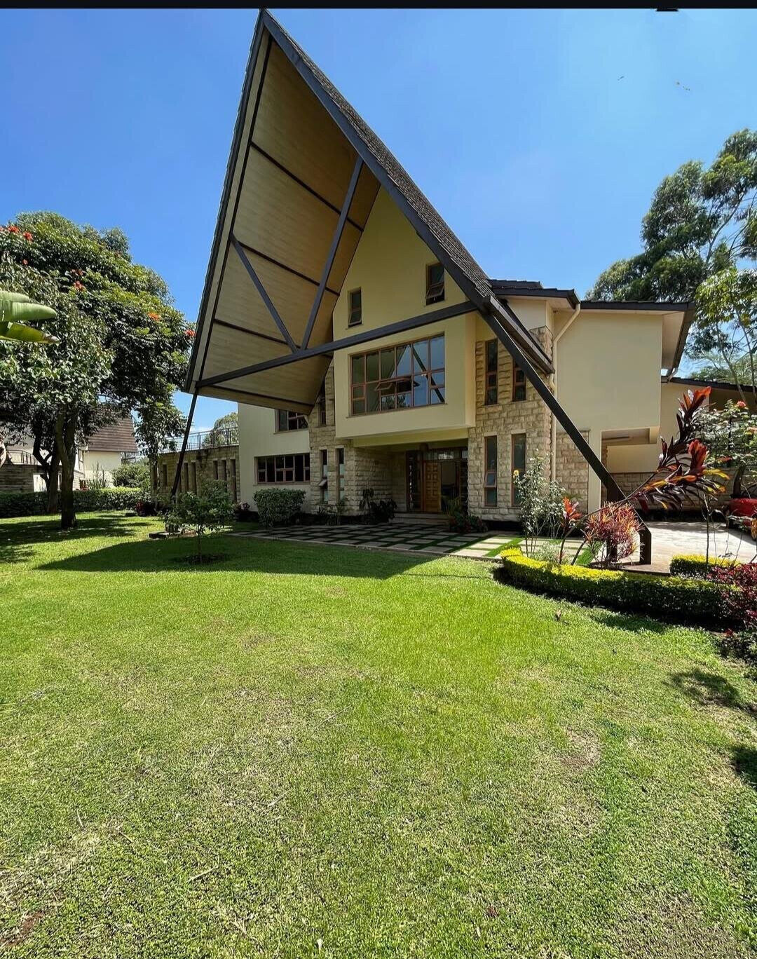5-Ensuite Villa with Man-Made Dam & Clubhouse Pool – Karen