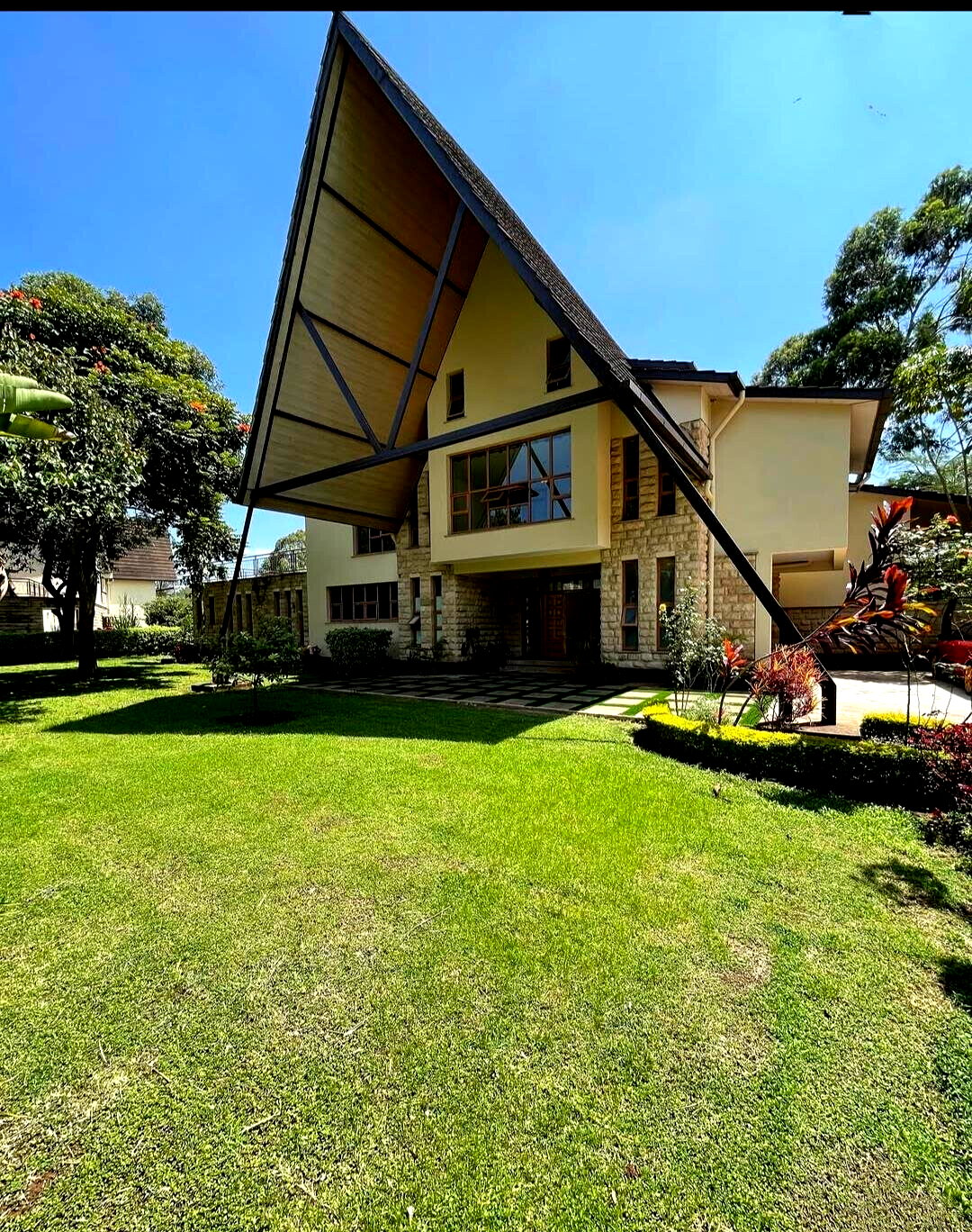 5-Ensuite Villa with Man-Made Dam & Clubhouse Pool – Karen