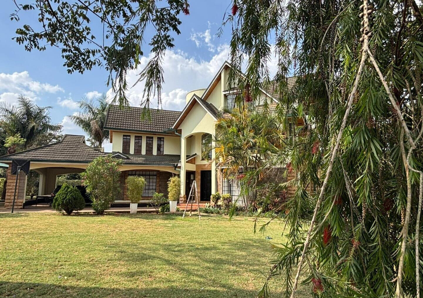 4BR All-Ensuite Townhouse with Pool & Gym - Ridgeways