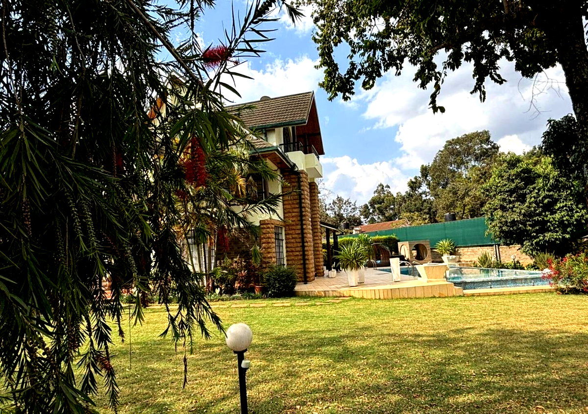 4BR All-Ensuite Townhouse with Pool & Gym - Ridgeways