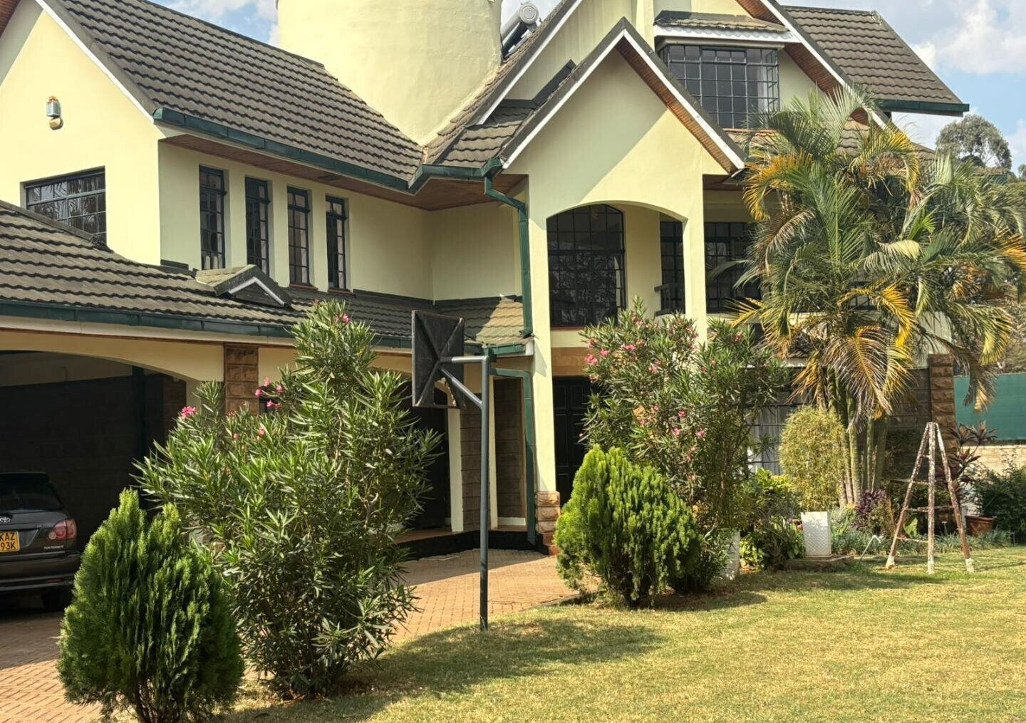 4BR All-Ensuite Townhouse with Pool & Gym - Ridgeways