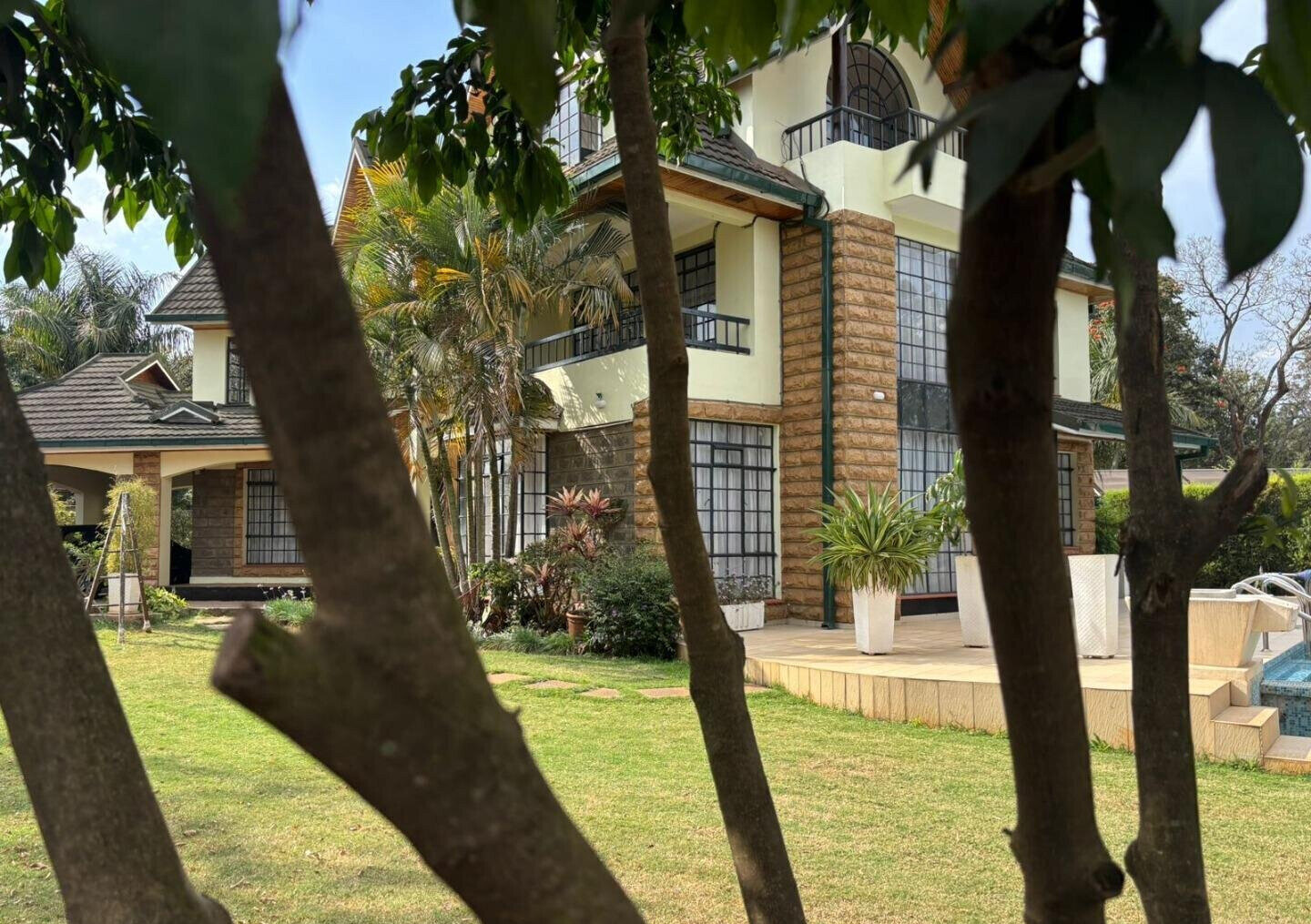 4BR All-Ensuite Townhouse with Pool & Gym - Ridgeways