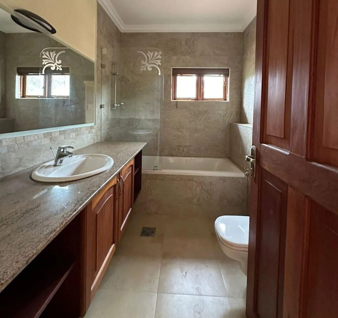 5-Bed Townhouse with Pool & Gym Access – Off Dagoretti Road, Karen