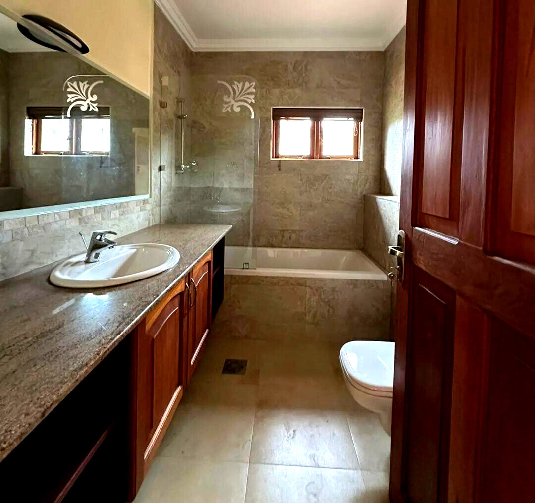 5-Bed Townhouse with Pool & Gym Access – Off Dagoretti Road, Karen