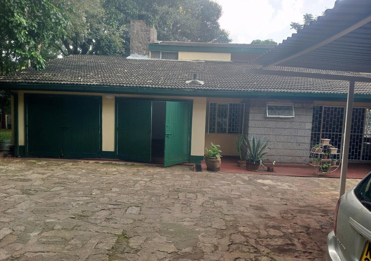 Spacious 5BR Garden Home