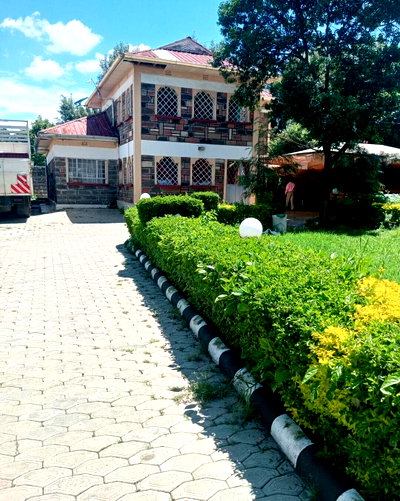 1/4 Acre Garden Home with Parking - KSh 24M