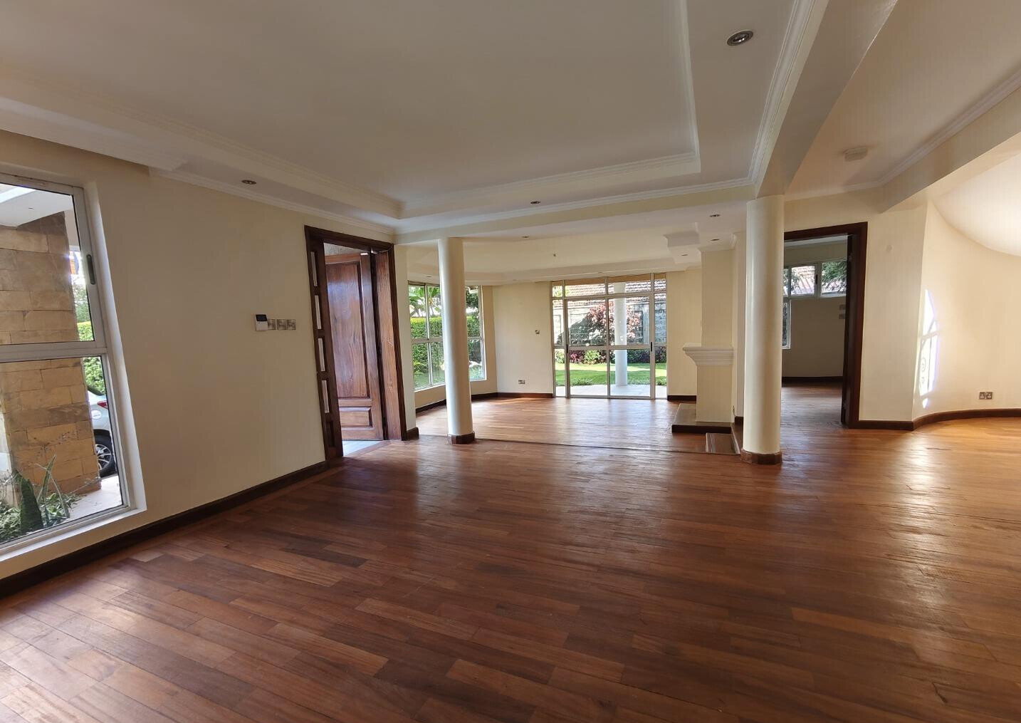 Corner Villa with Fireplace & Private Garden - Lavington