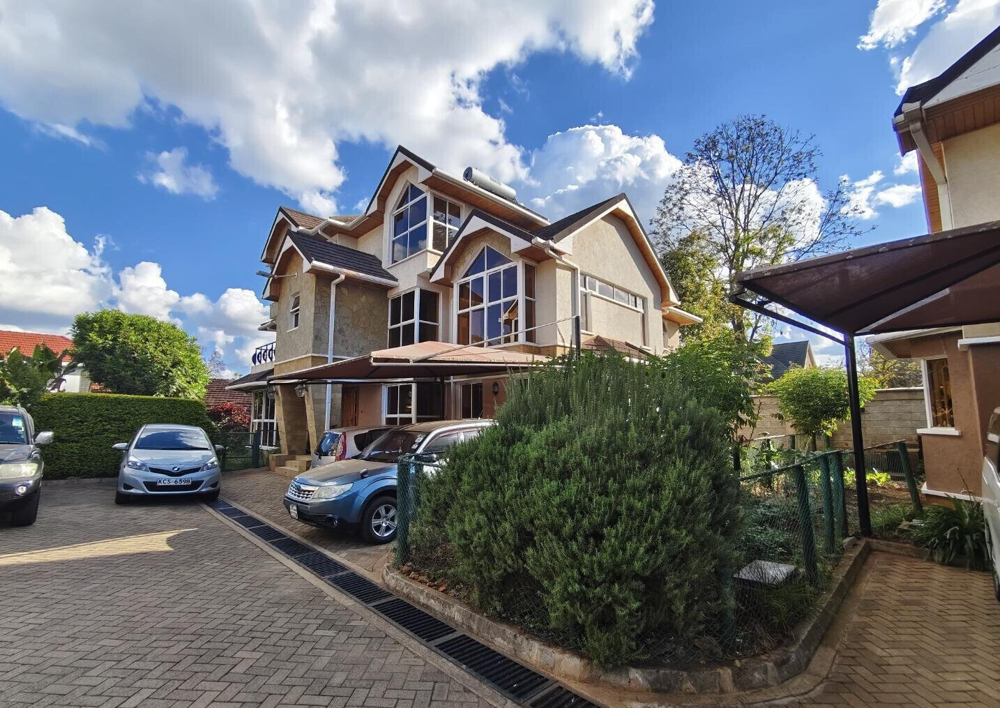 Corner Villa with Fireplace & Private Garden - Lavington