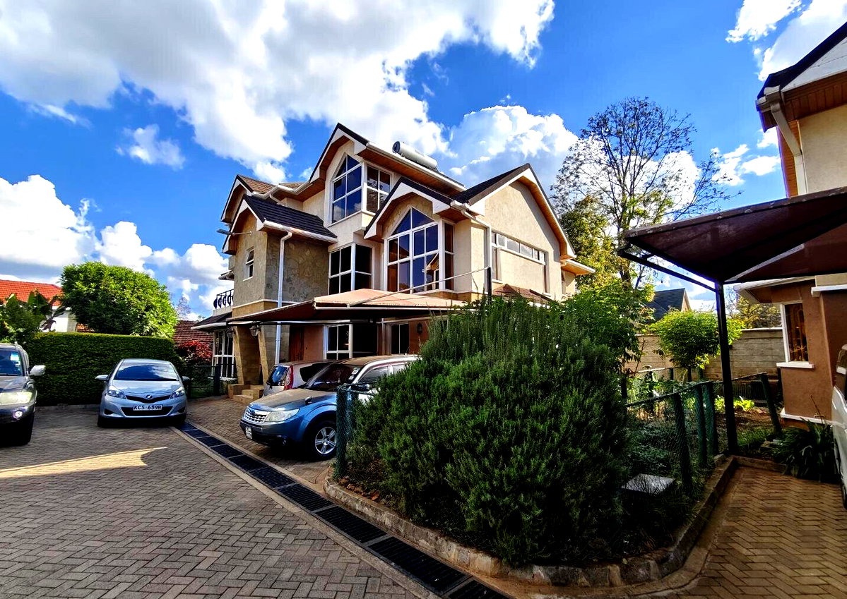 Corner Villa with Fireplace & Private Garden - Lavington