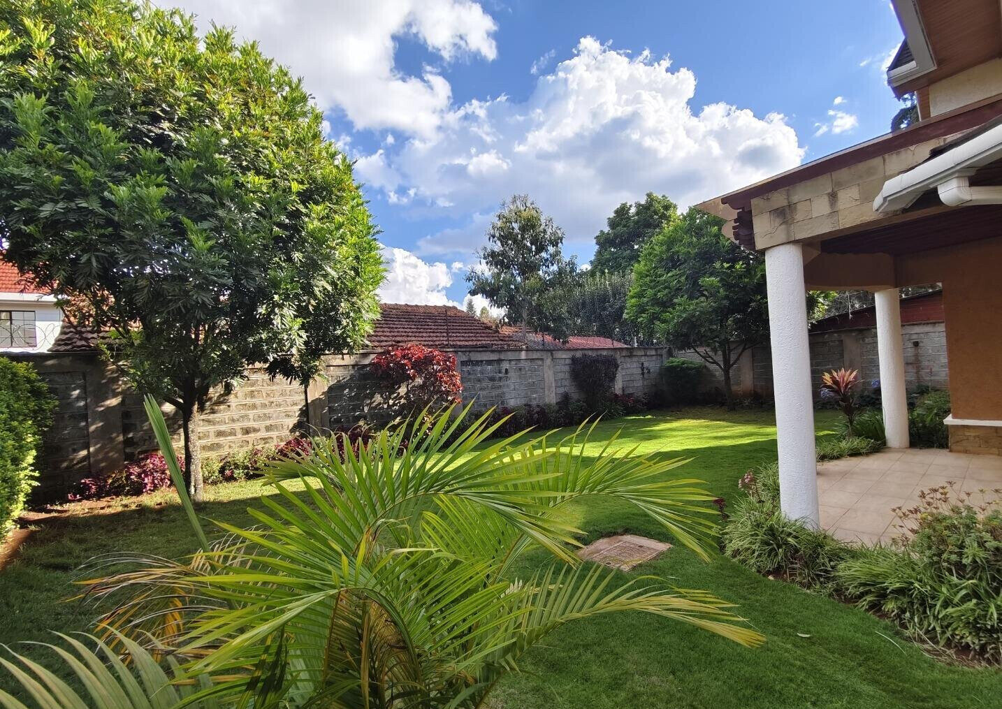 Corner Villa with Fireplace & Private Garden - Lavington