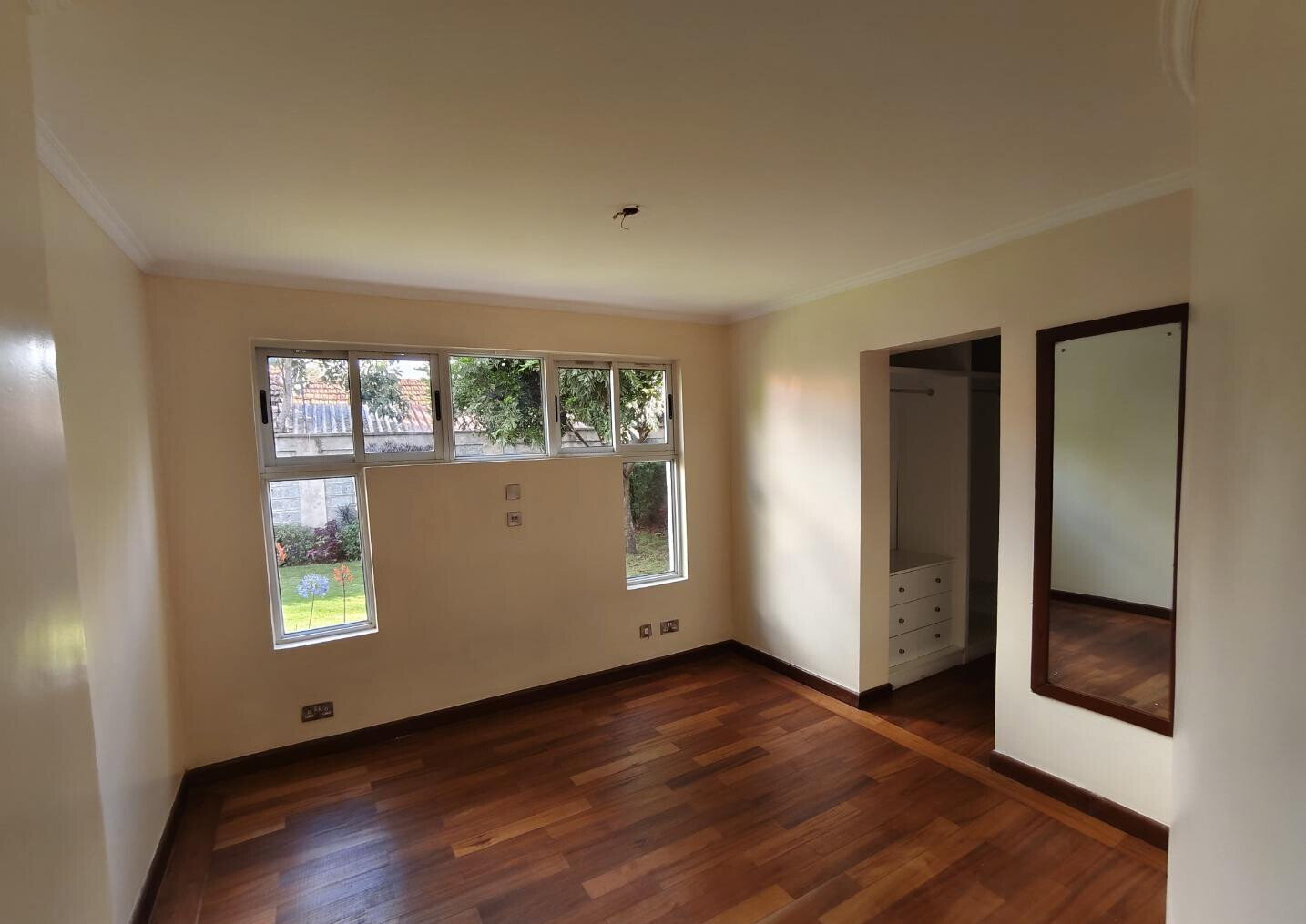 Corner Villa with Fireplace & Private Garden - Lavington