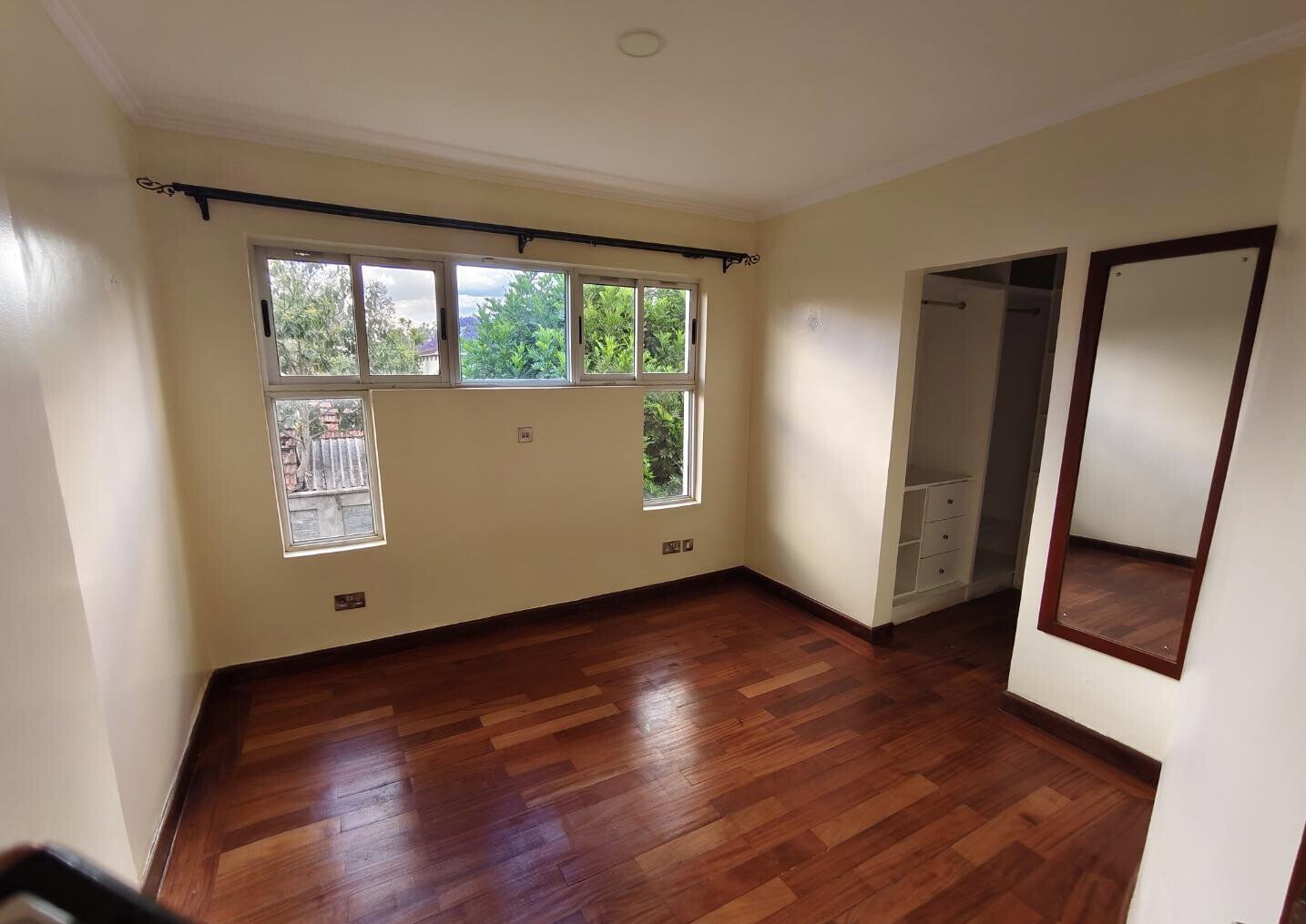 Corner Villa with Fireplace & Private Garden - Lavington