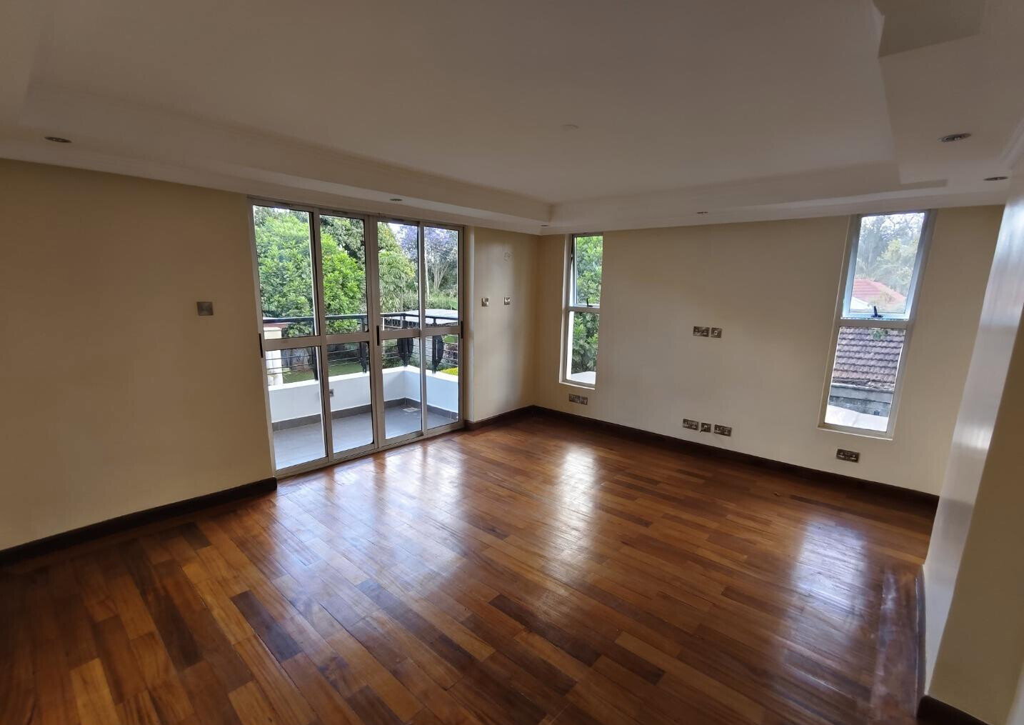 Corner Villa with Fireplace & Private Garden - Lavington