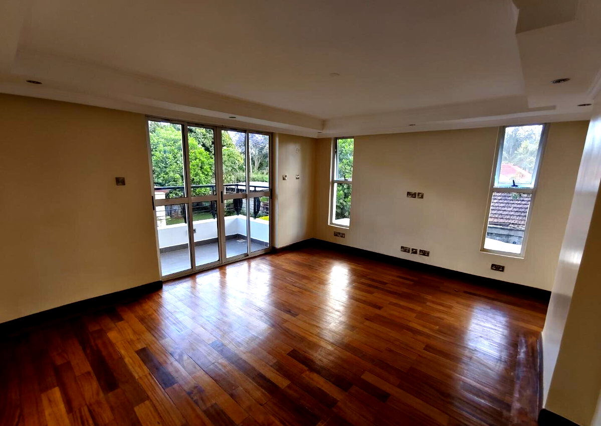 Corner Villa with Fireplace & Private Garden - Lavington