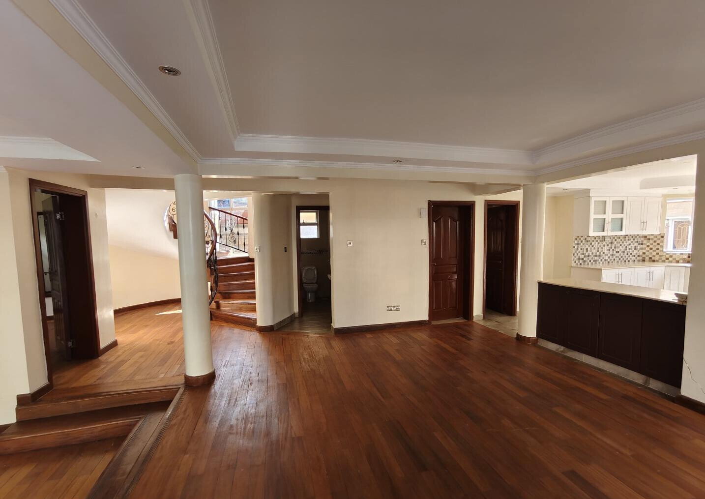 Corner Villa with Fireplace & Private Garden - Lavington