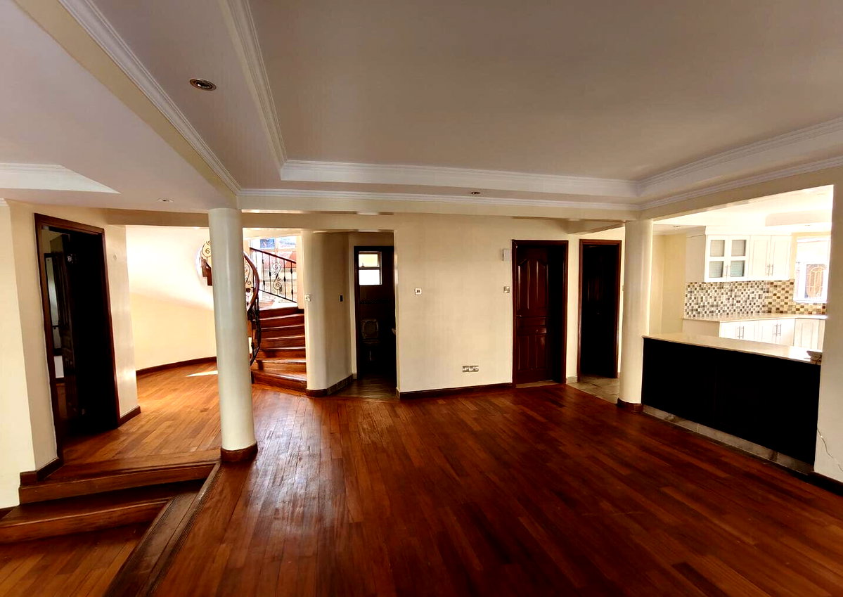 Corner Villa with Fireplace & Private Garden - Lavington